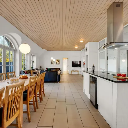 Large With Pool, Hot Tub And Activity In Husby Ulfborg