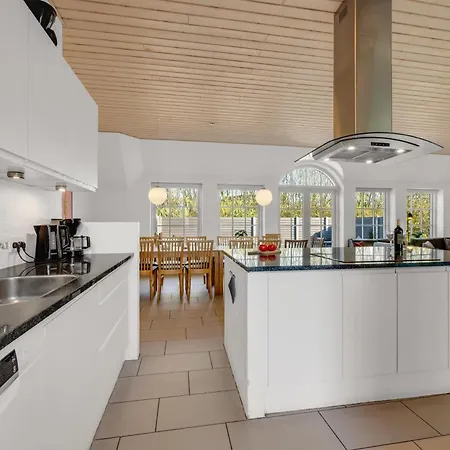 Large With Pool, Hot Tub And Activity In Husby Ulfborg