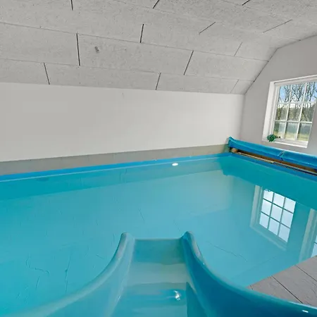 Prázdninový dům Large With Pool, Hot Tub And Activity In Husby