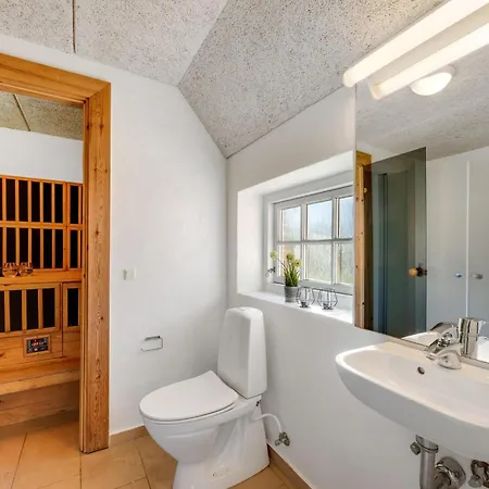 Large With Pool, Hot Tub And Activity In Husby Ulfborg