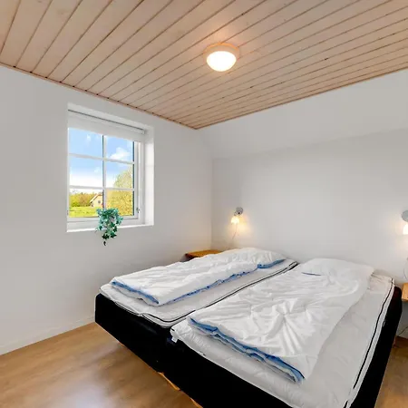 Large With Pool, Hot Tub And Activity In Husby Prázdninový dům