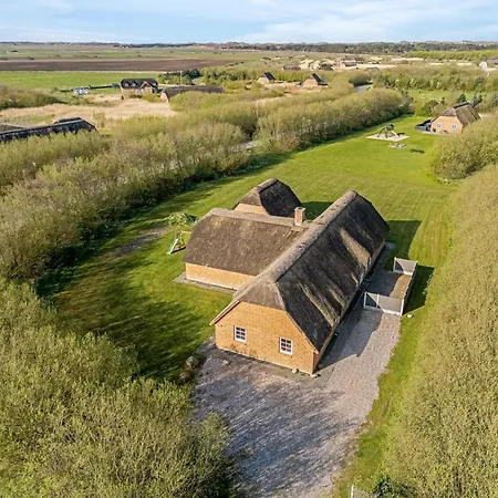 Large With Pool, Hot Tub And Activity In Husby Prázdninový dům